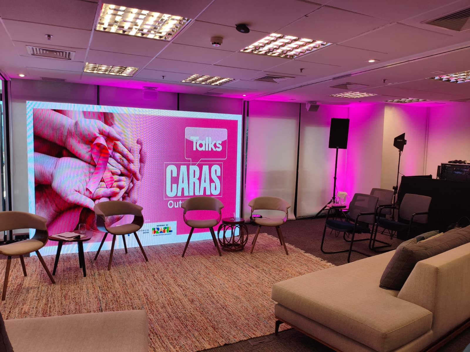 Painel de LED de alta definição em evento corporativo